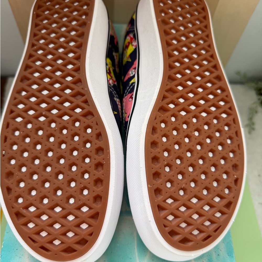 Vans ComfyCush SpongeBob Sneakers - Black and Yellow. New with box. - Picture 8 of 11